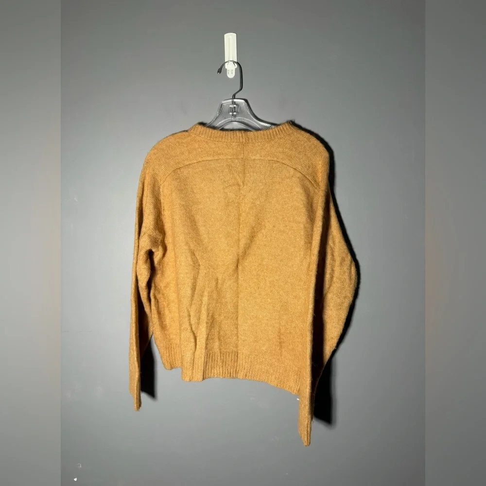 J.Crew Relaxed Saddle Sleeve Sweater Size Medium - Picture 4 of 7